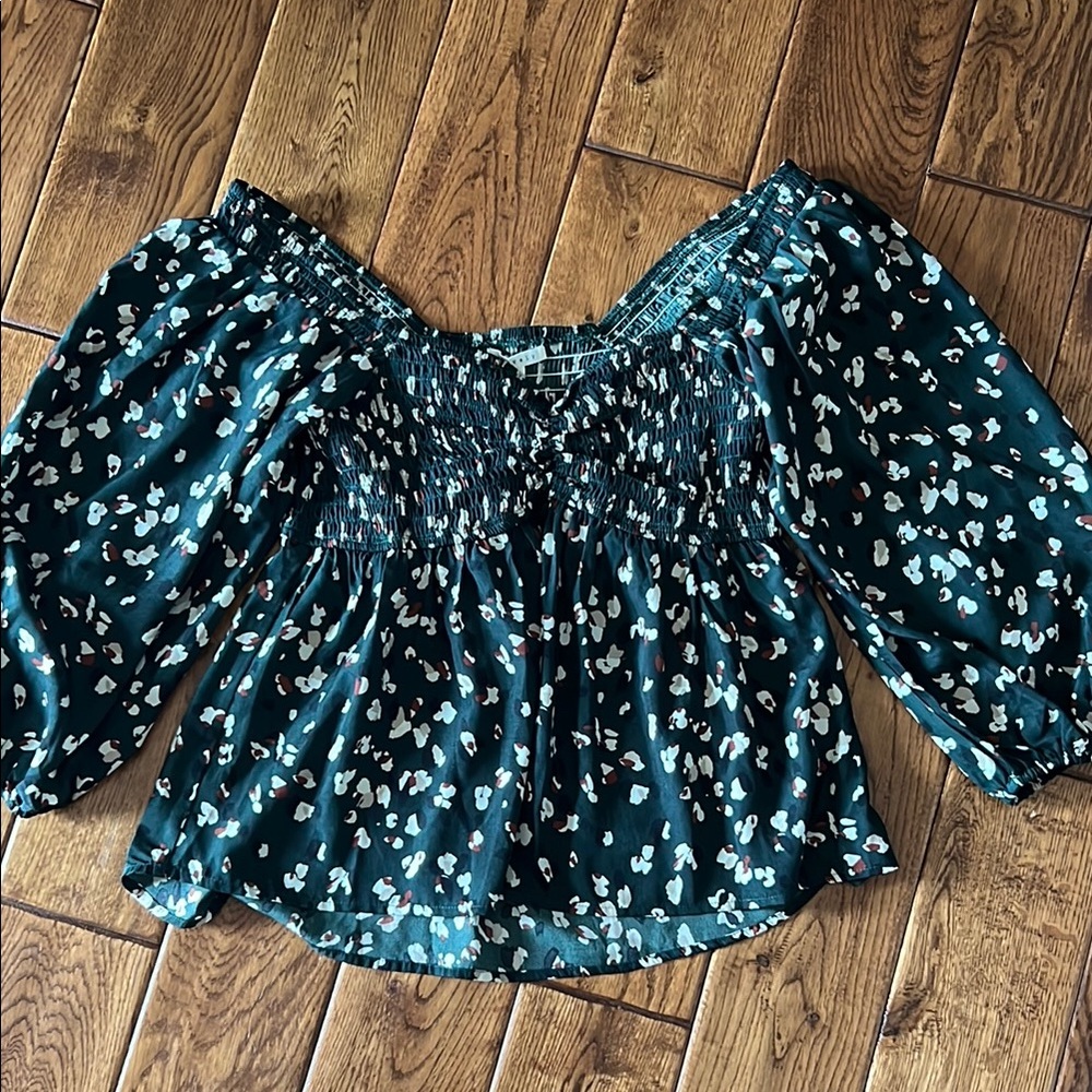 Floral Women’s Top sweetheart smocked neck size M